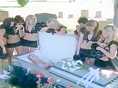 Crazy Cunnilingus, Outdoor adult movie