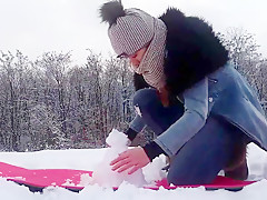 Play and cum in snow