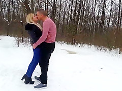 Girlfriend fucked outdoors in the show