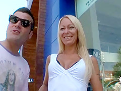 Tamara Dix in Public Milf Casting - Leche69