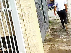 Loira tesuda saindo da academia