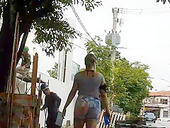 Loira tesuda saindo da academia