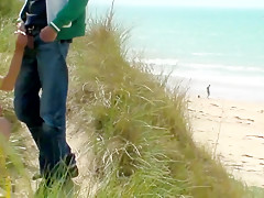 Handjob bin at the beach