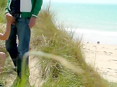Handjob bin at the beach