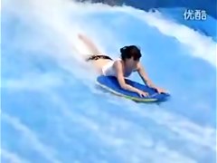 Seducing body of the cute flowrider peeked by beach hunter