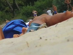 A girl from nude beach shows her butt and pussy