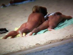 Aluring beach video of nudists enjoying the warm sun