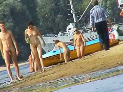 Nude beach spy camera with a sexy couple in focus