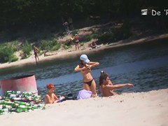 Amateur chicks give bodies to sun and to voyeur camera