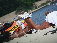 Shaved pussy spread on the beach hidden camera