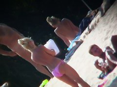 Beach voyeur vid features a hot blonde topless girl.