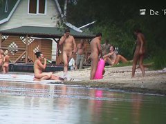 Beach voyeur vids present sexy naked bodies enjoying the sun.