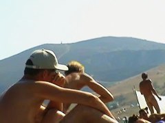 Hot amateur video of some sexy babes on the beach