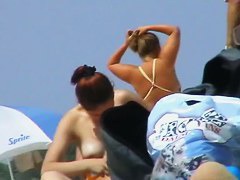 Superb beach voyeur close up shots of nude girls