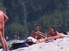 Hot nude girl was easily spied by the beach voyeur hunter