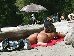 Superb nude beach spy cam pussy shot