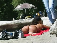 Superb nude beach spy cam pussy shot