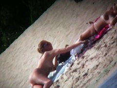 Nude blonde babe sunbathing at the beach spy cam video