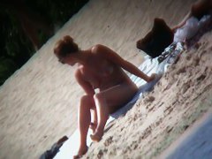 Nude blonde babe sunbathing at the beach spy cam video