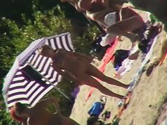 Mature babes with sexy bottoms move naked on the beach