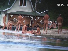 Thrilling beach voyeur scenes of sexy naked people
