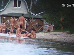 Thrilling beach voyeur scenes of sexy naked people