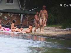 Thrilling beach voyeur scenes of sexy naked people
