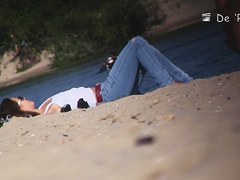 Beach voyeur movie with nude amateur lying on her belly