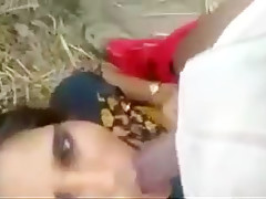 Desi village randi sucking cock blowjob outdoor in khet