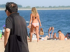 Butt spotting at the beach