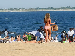 Butt spotting at the beach