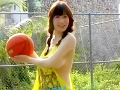 Marina Yamasaki - Braless play basketball