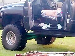 Amateur redhead in 4x4 gets fuck in public