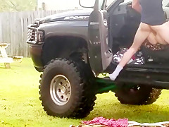 Amateur redhead in 4x4 gets fuck in public
