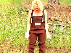 Busty Country Mature Blow Outdoor