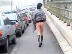 Pisseuses  in public - 1 of 4