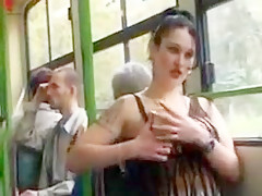 Pisseuses  in public - 1 of 4