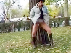 Pisseuses  in public - 3 of 4