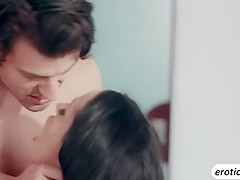 Sofi Ryan sucks a bigcock in the couch