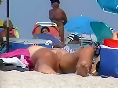 Beach girls show tits and pussy