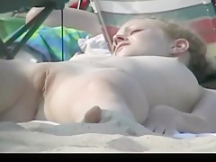 Beach girls, lots of pussy on show