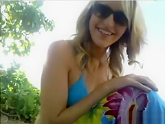 Teen Masturbates At The Beach