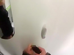 Il baise une pute dans un wc public pour 150 euros