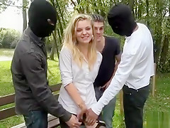 Cindy, 20 ans est partante pour tester la double pénétration