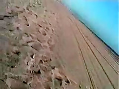 Il filme sa nana en train de le sucer à la plage