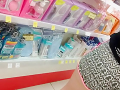 Seguindo a baixinha de shorts socado