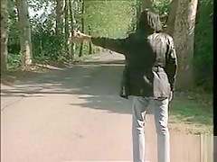 Une bombasse se fait éclater dehors sur une moto