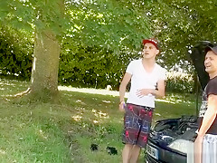 Louise à le droit à une révision complète offerte par notre équipe ! (vidéo exclusive)
