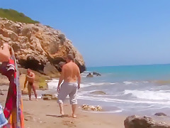 Double pénétration dune rouquine sur la plage