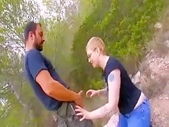 Stéphanie se fait enculer par son mec espagnol dans les bois
